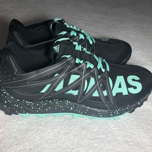 Never worn Adidas Bounce training shoes